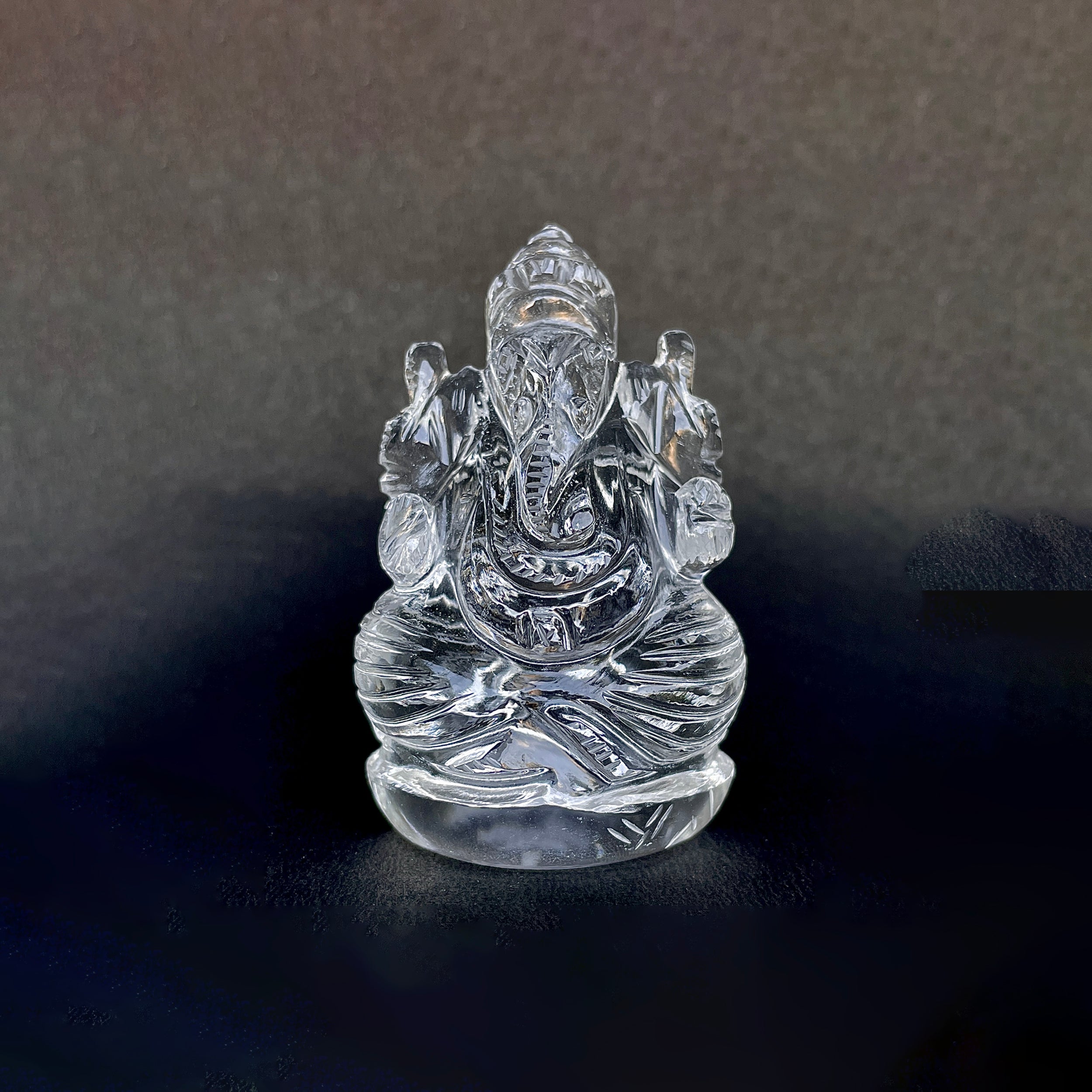 รูปเคารพพระพิฆเนศคริสตัลควอตซ์ น้ำหนัก 475.5 กะรัต สูง 6.8 ซม.(CST-MRT-119.)