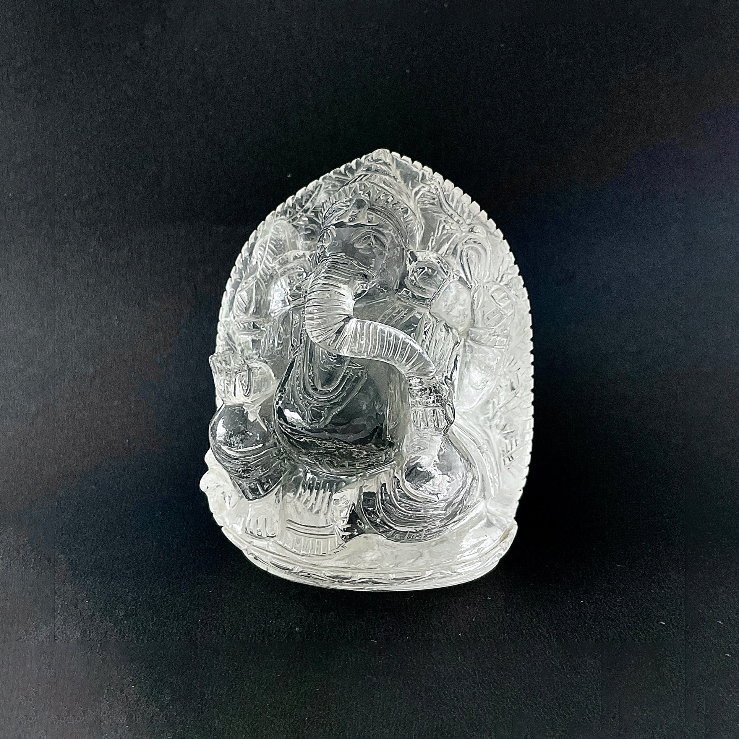 รูปเคารพพระพิฆเนศคริสตัลควอตซ์ น้ำหนัก 2687 กะรัต สูง 9.6 ซม.(CST-MRT-152.)