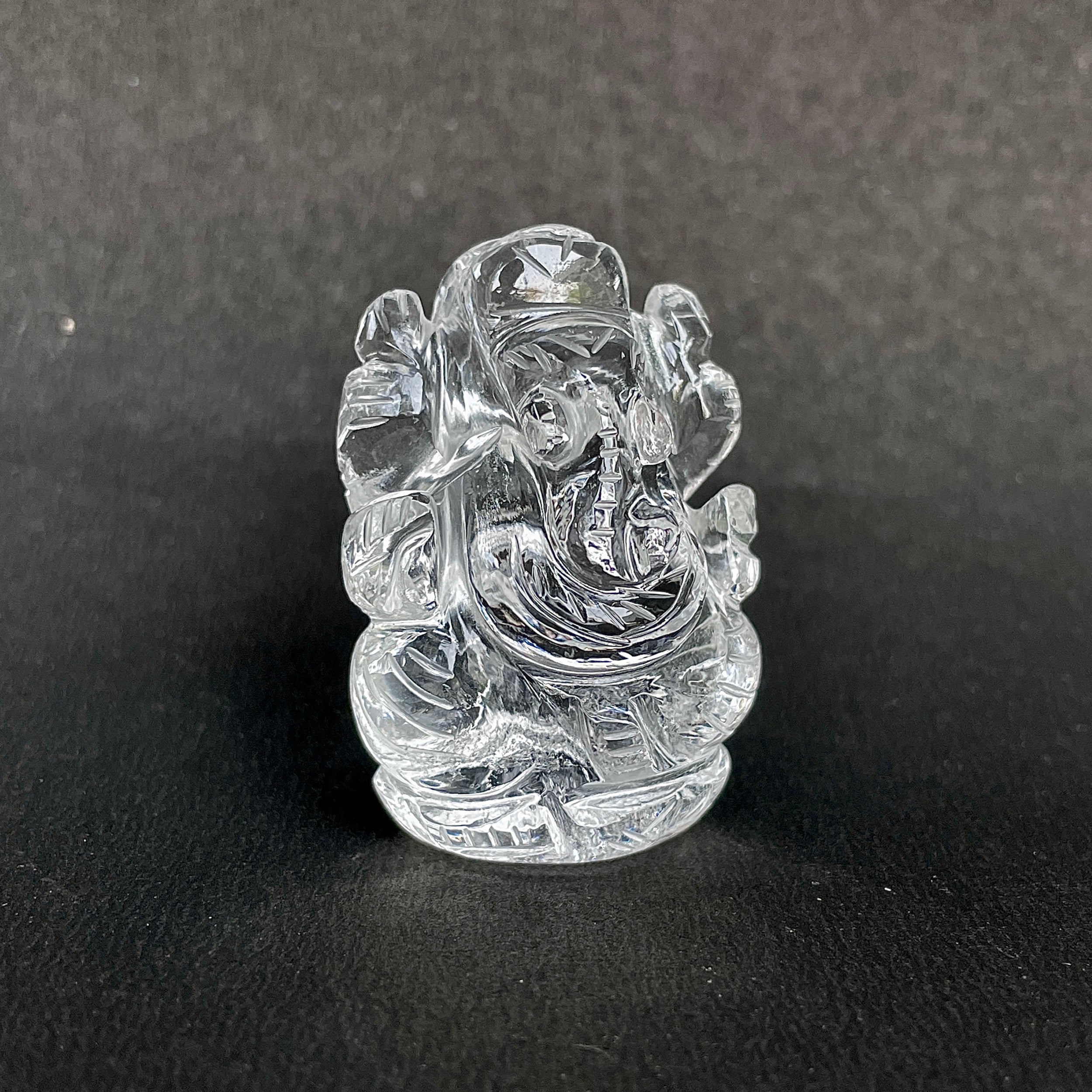 รูปเคารพพระพิฆเนศคริสตัลควอตซ์ น้ำหนัก 242.5 กะรัต สูง 4.5 ซม.(CST-MRT-28.)