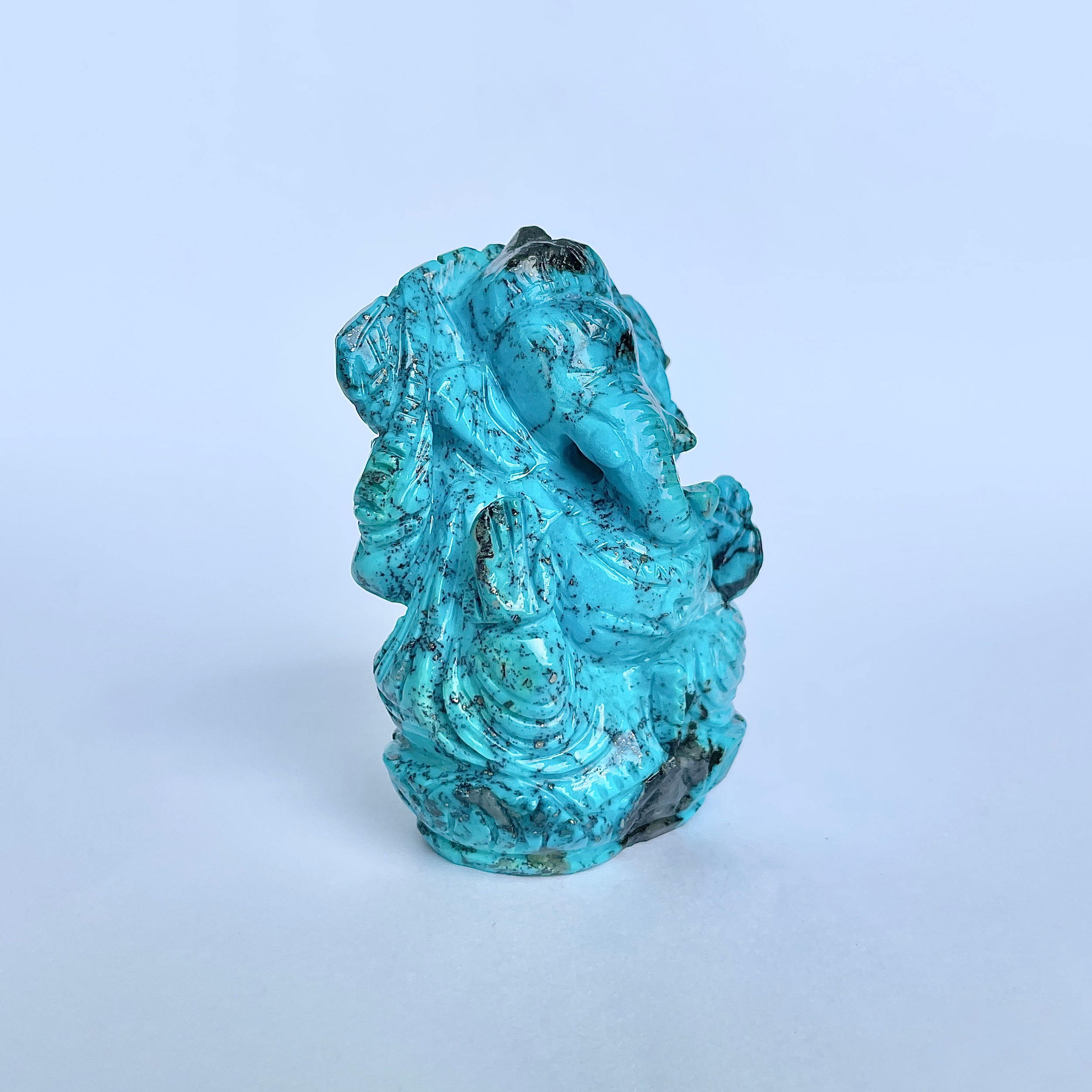 พระพิฆเนศองค์ใหญ่ สีฟ้าเทอร์ควอยซ์ น้ำหนัก 1,025 กะรัต สูง 7.8 ซม.(TRQ-MRT-1.)