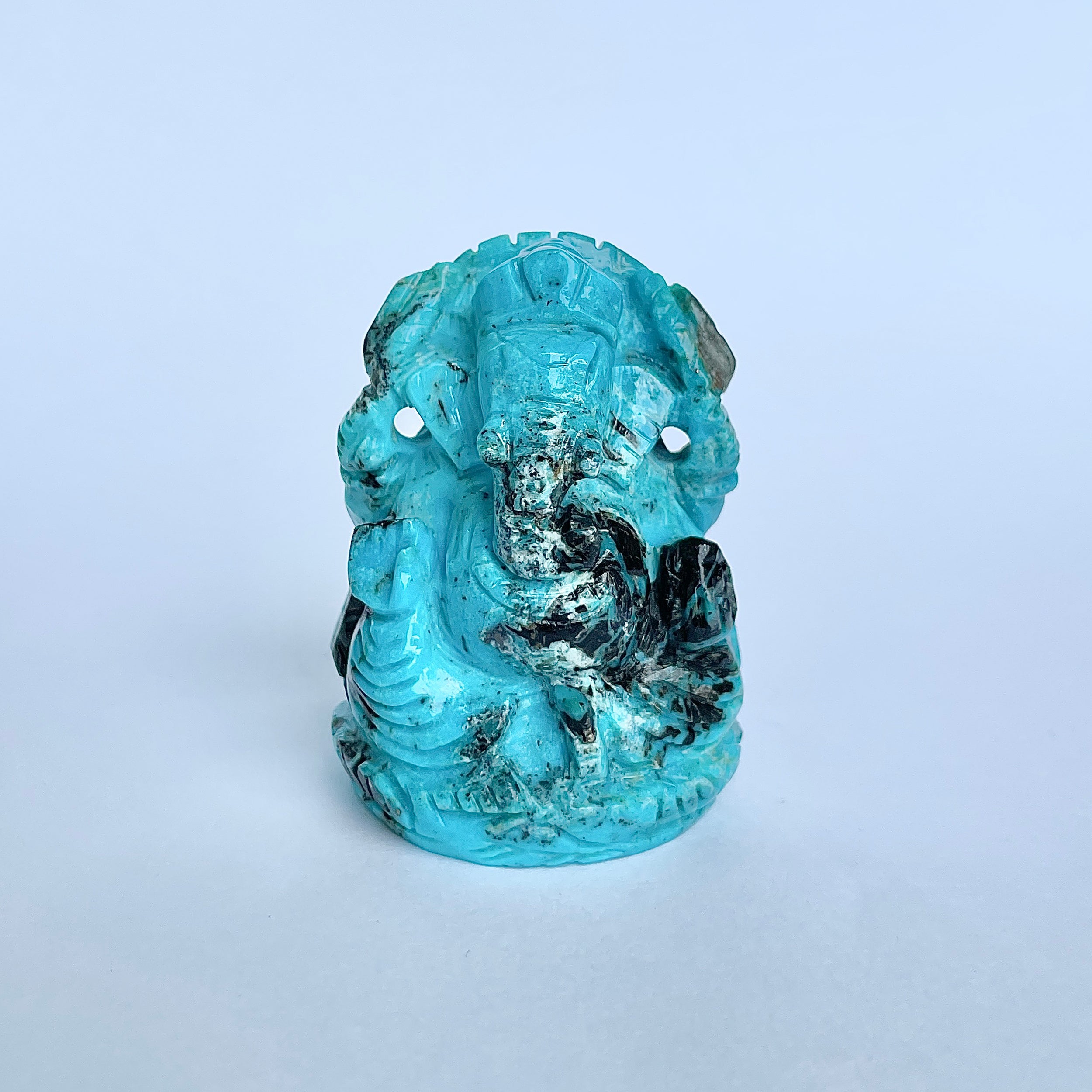 พระพิฆเนศทรงเครื่องสีฟ้าเทอร์ควอยซ์ น้ำหนัก 450 กะรัต สูง 5.4 ซม.(TRQ-MRT-4.)