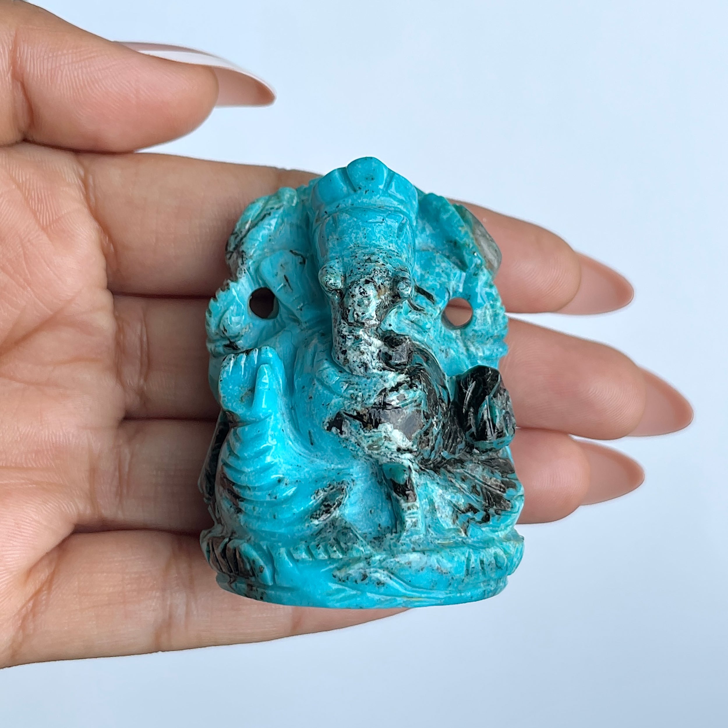 พระพิฆเนศทรงเครื่องสีฟ้าเทอร์ควอยซ์ น้ำหนัก 450 กะรัต สูง 5.4 ซม.(TRQ-MRT-4.)