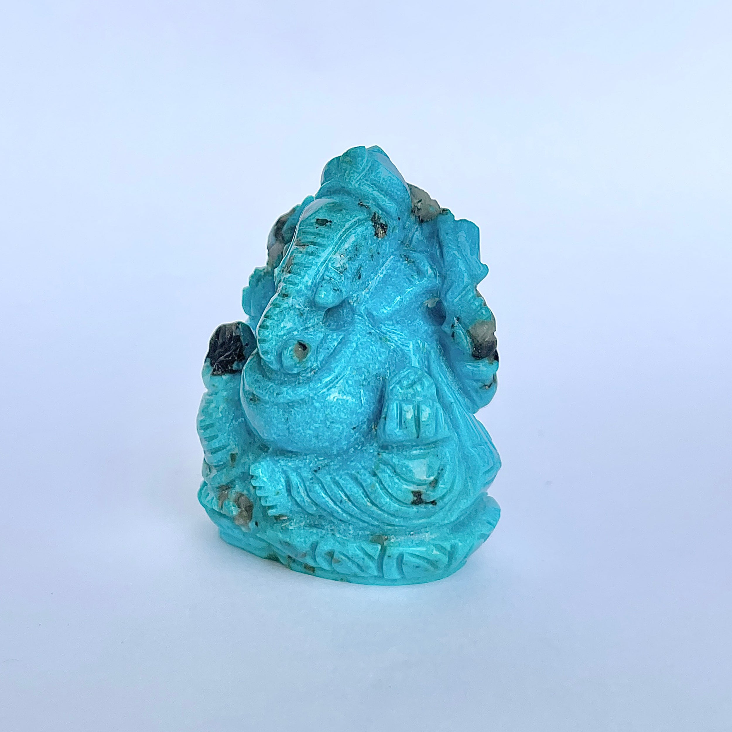 พระพิฆเนศองค์ใหญ่ สีฟ้า เทอร์ควอยซ์ น้ำหนัก 520 กะรัต สูง 6.1 ซม.(TRQ-MRT-8.)